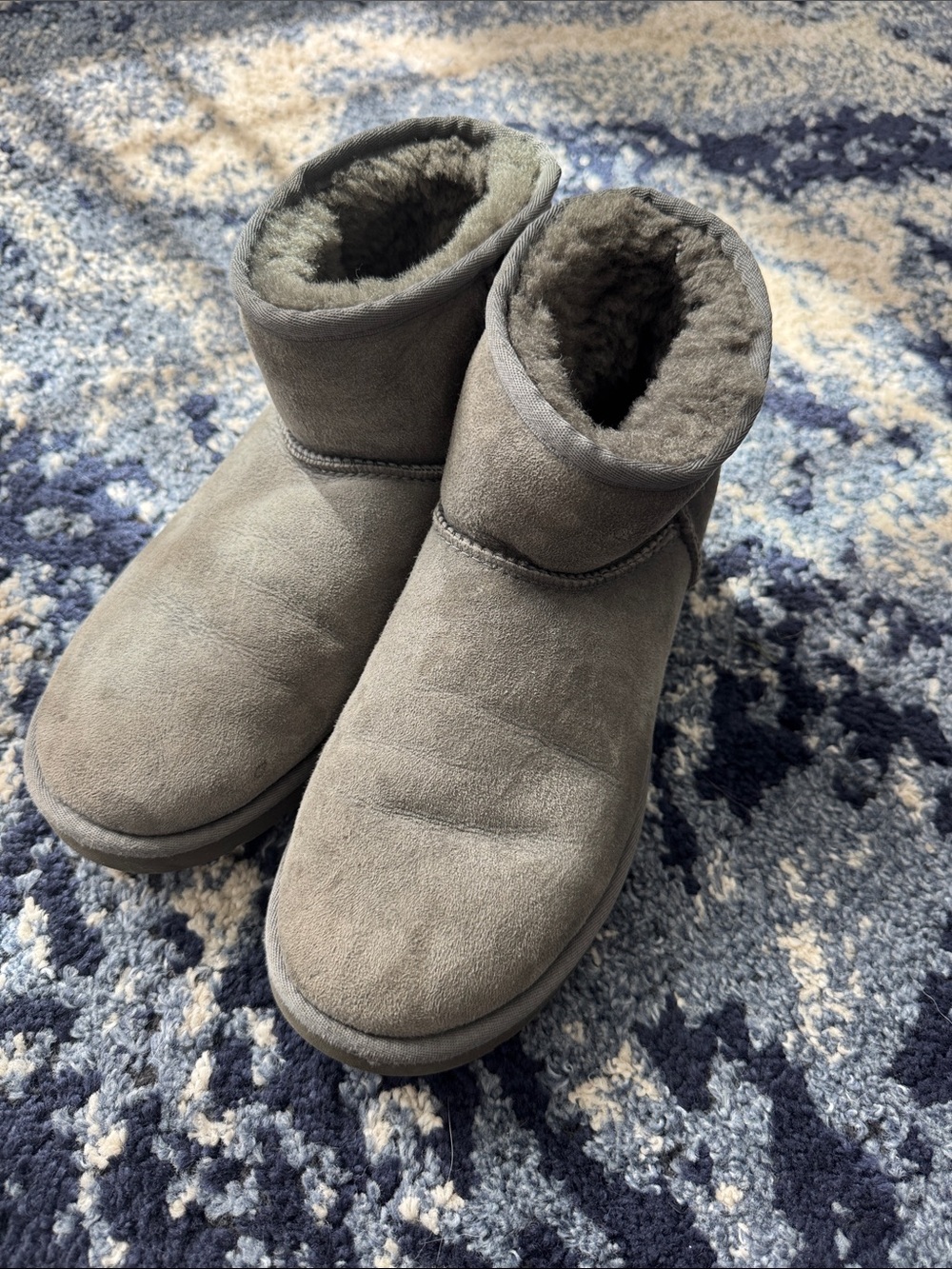 UGG Short Classic Boots in Grey